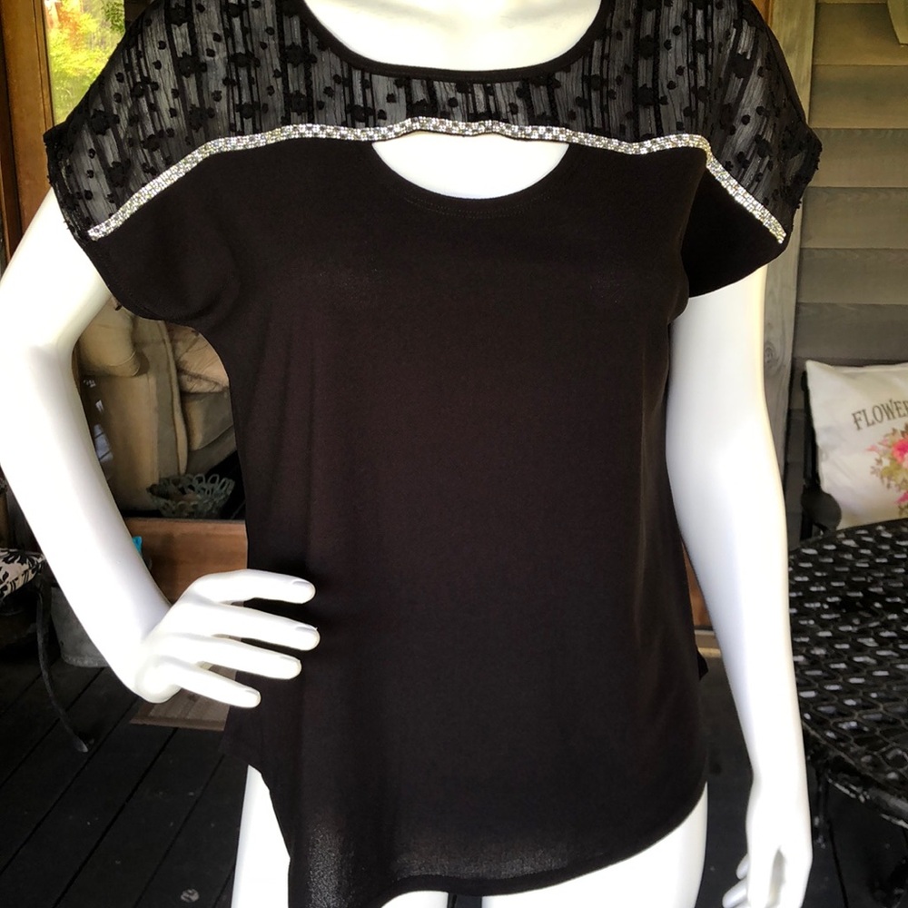 Beautiful lace top Black 89th & Madison pullover blouse Sz L silver accents
